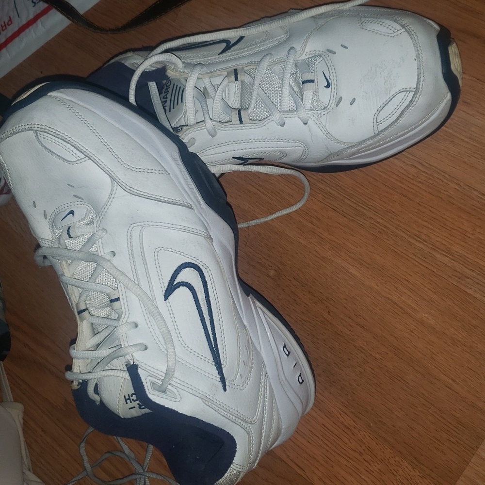 EUC NIKE air Monarch mens size 10.5